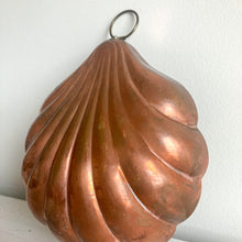 Load image into Gallery viewer, Hanging Copper Clam Mold