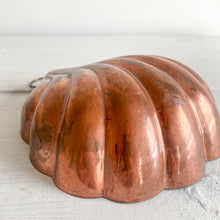 Load image into Gallery viewer, Hanging Copper Clam Mold