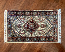 Load image into Gallery viewer, Vintage Floral Oriental Rug