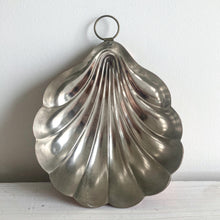 Load image into Gallery viewer, Hanging Copper Clam Mold
